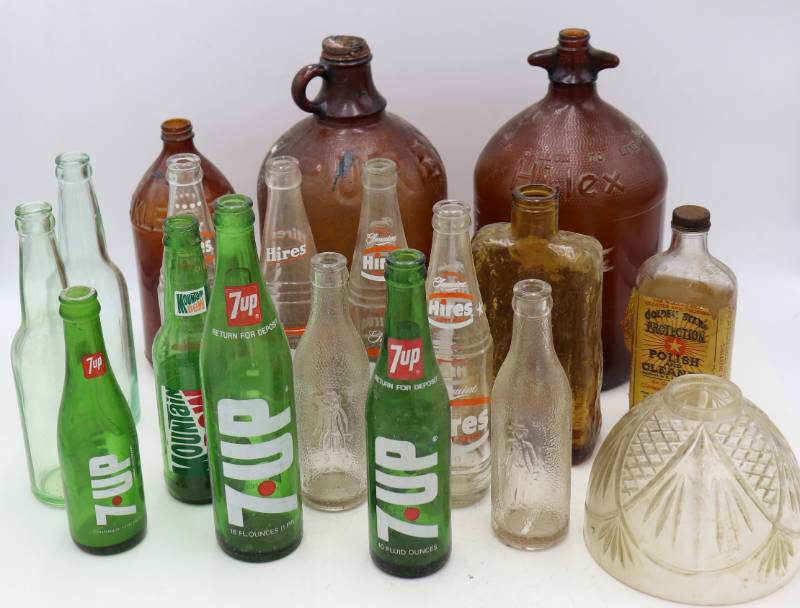 lot 41 image: (2) Lots of Miscellaneous Vintage Glassware