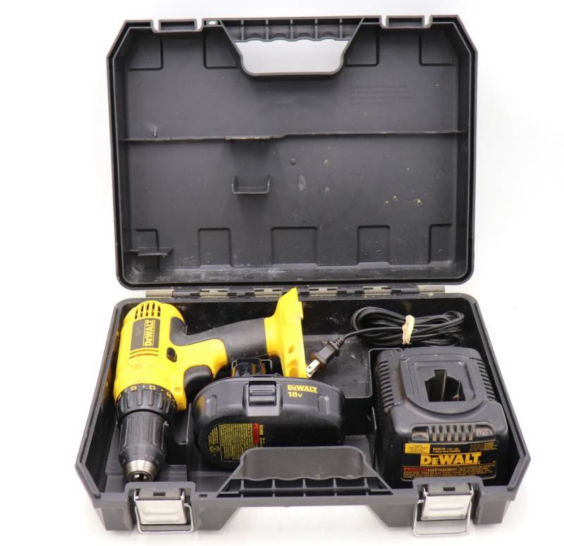 lot 42 image: Dewalt Driver w Battery & Charger