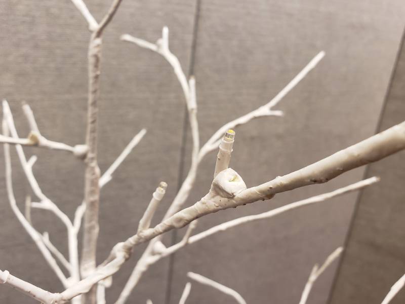 lot 168 image: Pre-lit Tree, Decor Baskets, Flowers, Greenery, Etc.