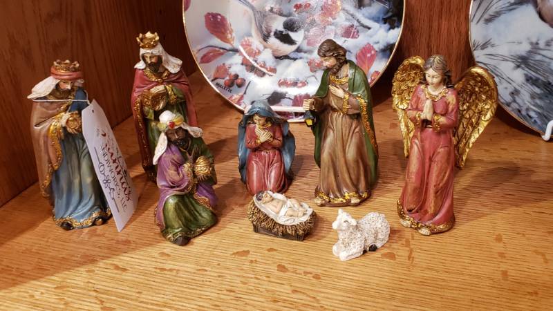 lot 174 image: Kim Norlien Collector Plates & Metal Water Bottle, Gorgeous Nativity Figures, Candles, and More