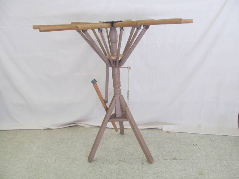 lot 7 image: Vintage Clothes Dryer