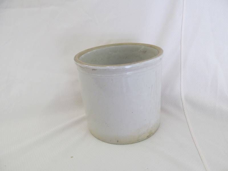 lot 15 image: Vintage Salt Glaze Crock (1 Gallon)