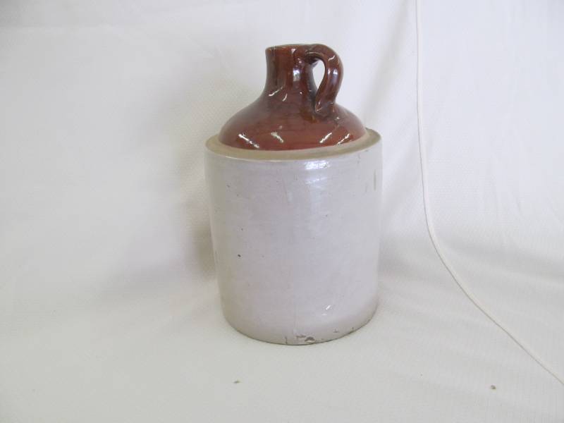 lot 16 image: Vintage Shoulder Jug