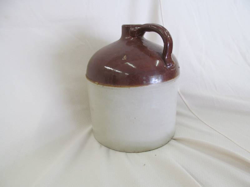 lot 20 image: Vintage Common Bee Hive Jug Salt Glazed Top