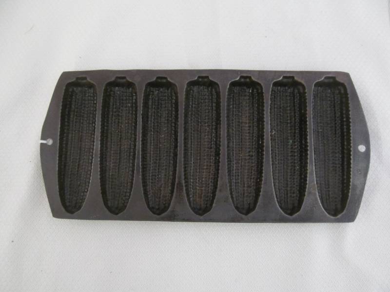 lot 36 image: Vintage Cast Iron Corn Bread Pan