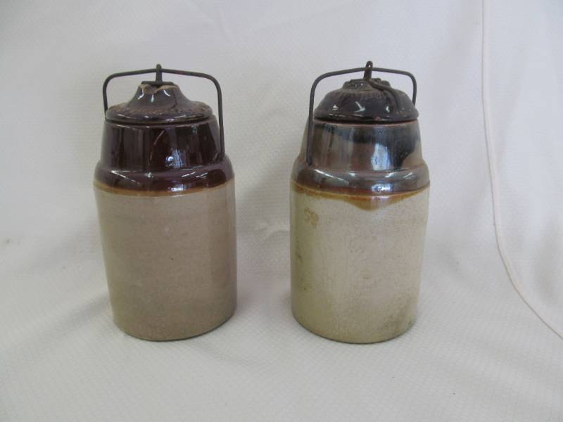 lot 46 image: Vintage Bale Locker Crock jar