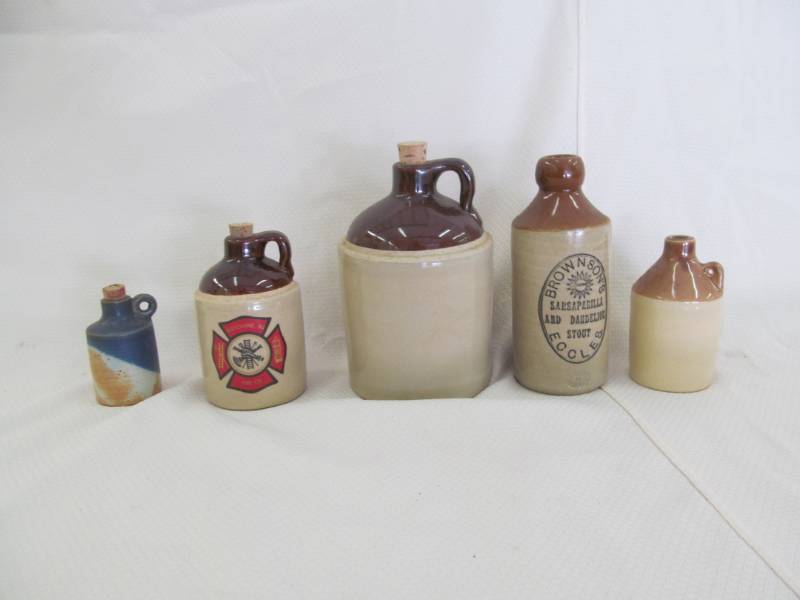 lot 47 image: Vintage Shoulder Jugs