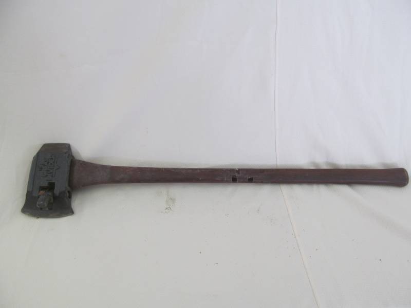 lot 53 image: Splitting Maul - Rare