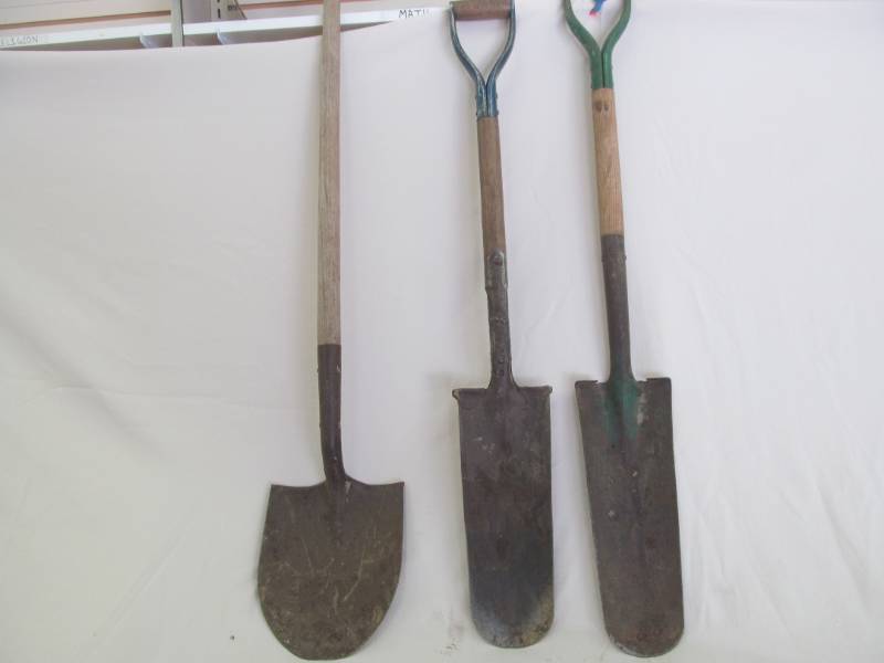 lot 54 image: Tilling SpadesShovel