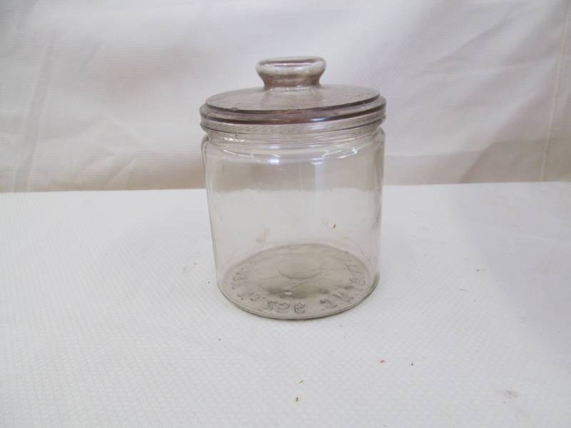 lot 62 image: Vintage Cigar Jar