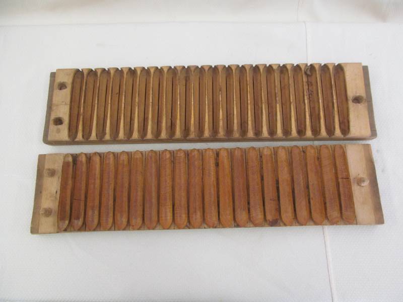 lot 70 image: Vintage Cigar Roller Mold