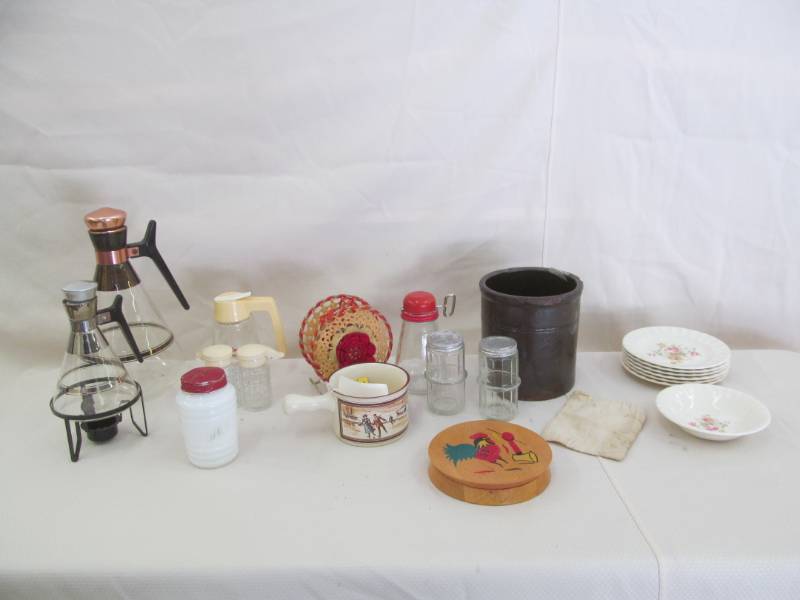 lot 76 image: Assortment of Kitchen Dishes
