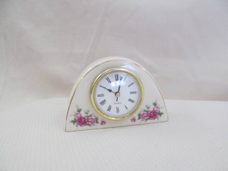 lot 87 image: Clock