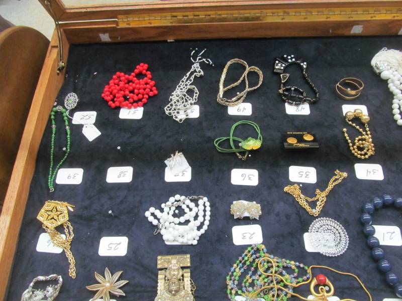 lot 99 image: Vintage Costume Jewelry ( Necklaces, Pins, Earrings)