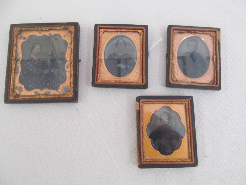 lot 116 image: Daguerre Type Tin  Type Photos
