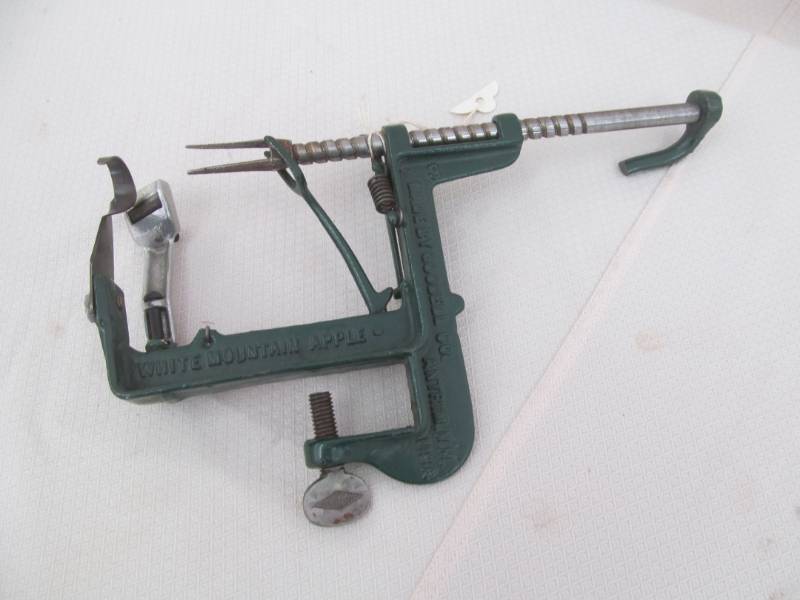 lot 118 image: Apple CorerPeeler