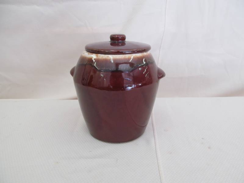 lot 120 image: USA Brown Drip Cookie Jar
