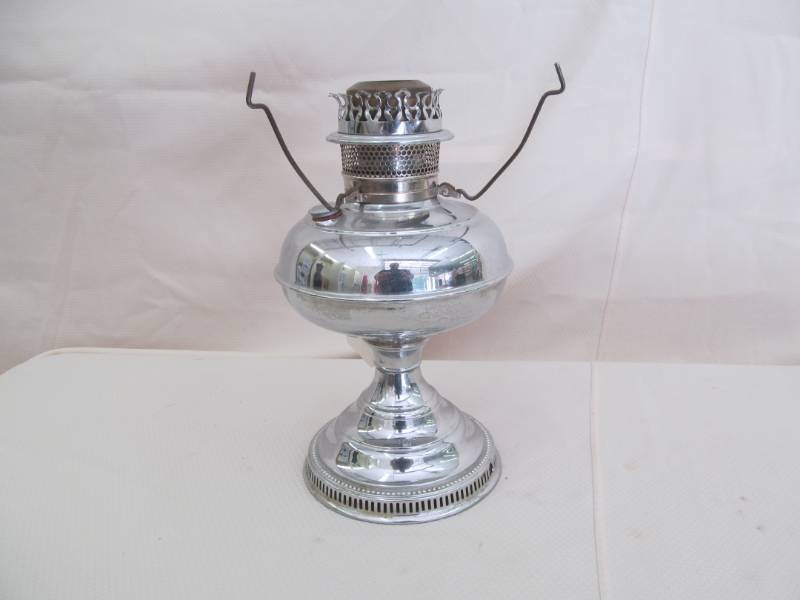 lot 121 image: Polished Metal Lamp Base- No Shade