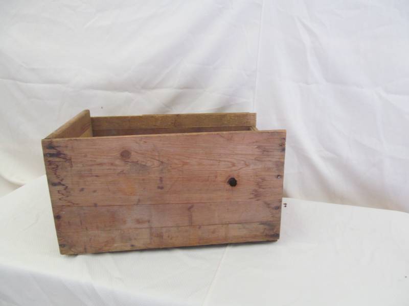 lot 130 image: Vintage Wood Box