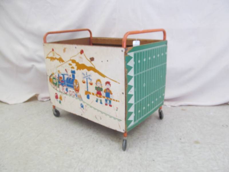 lot 136 image: Vintage Toy Cart on Wheels