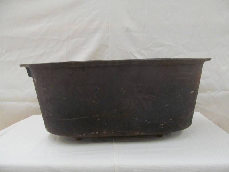 lot 147 image: Cast Iron Planter