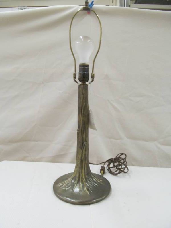 lot 153 image: Lamp base - no shade 25 tall