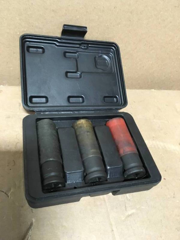 lot 5 image: Husky 12 in. Drive Wheel Protector Impact Socket Set (3-Piece) USED in good condition