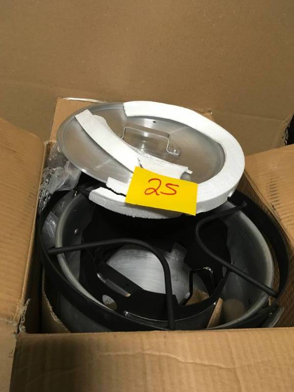 lot 25 image: RiverGrille 30 Qt. Turkey Fryer Package in good condition