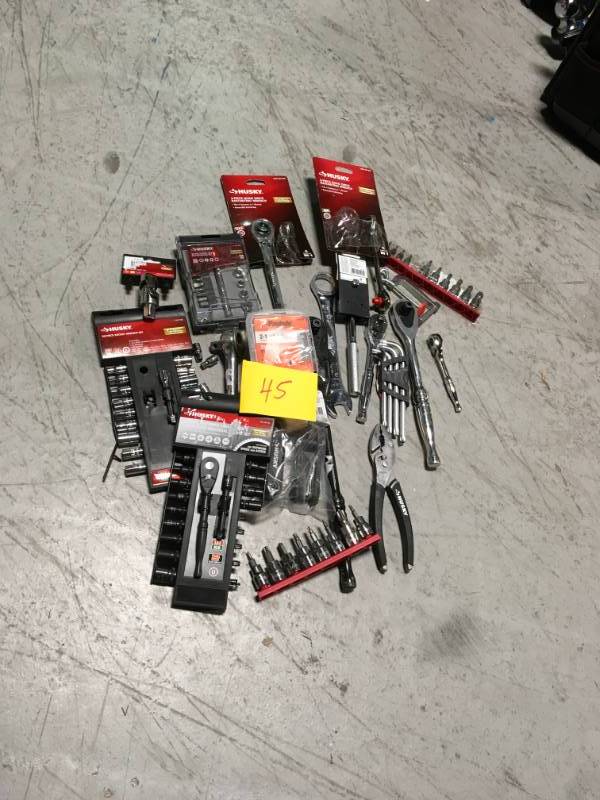 lot 45 image: BIG LOT OF MIXED TOOLS & BITS in good condition