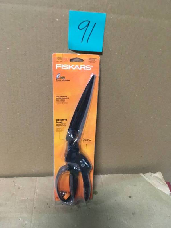 lot 91 image: Fiskars 5 in. Steel Rotating Blades Loop-Handled Grass Shears  in good condition