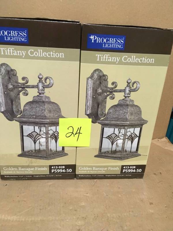 lot 24 image: Progress Lighting P5994-50 1-Light Wall Bracket with Water Patterned Glass and Faux Tiffany Art Glass Accents, Golden Baroque QTY 2 in Good Condition