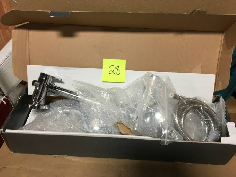 lot 28 image: Glacier Bay 6-Spray Wall Bar Raincan Showerhead with 6-Spray Handshower in Chrome in Good Condition