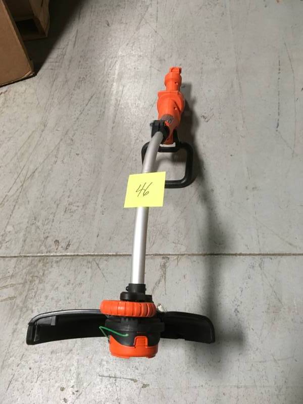 lot 46 image: BLACKDECKER 14 in. 7.5-Amp Corded Electric Curved Shaft High Performance Single Line 2-in-1 String Grass TrimmerLawn Edger in Good Condition