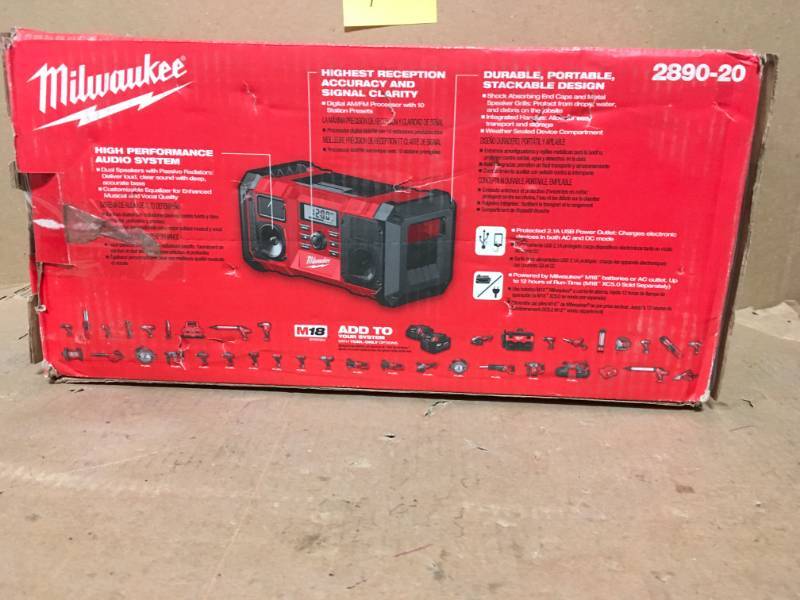 lot 48 image: Milwaukee M18 Lithium-Ion Cordless Jobsite Radio in Good Condition