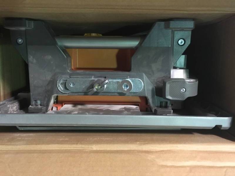 lot 95 image: RIDGID 6.5 Amp Corded 7 in. Table Top Wet Tile Saw in Good Condition