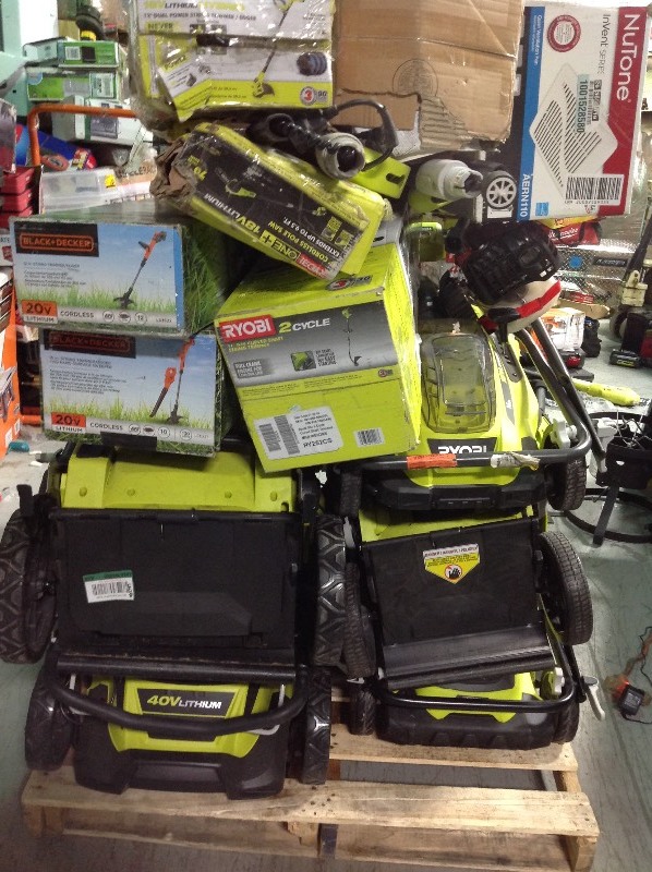 lot 110 image: Pallet of assorted outdoors tools customer returns most of them in working order however some are missing attachments, mowers do not include batteries or keys