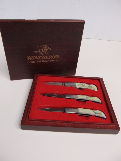 lot 17 image: Mint in Box WINCHESTER Limited Edition Hunting Knives