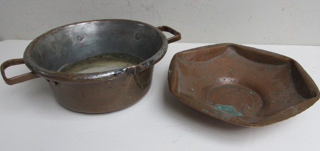 lot 33 image: Heavy Antique Handled Copper Pot & Bowl