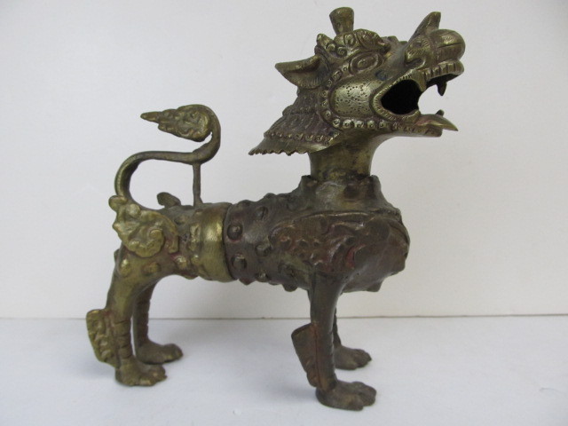 lot 46 image: Vintage Sculpted Brass & Copper Chinese Foo Dog Lion Sculpture