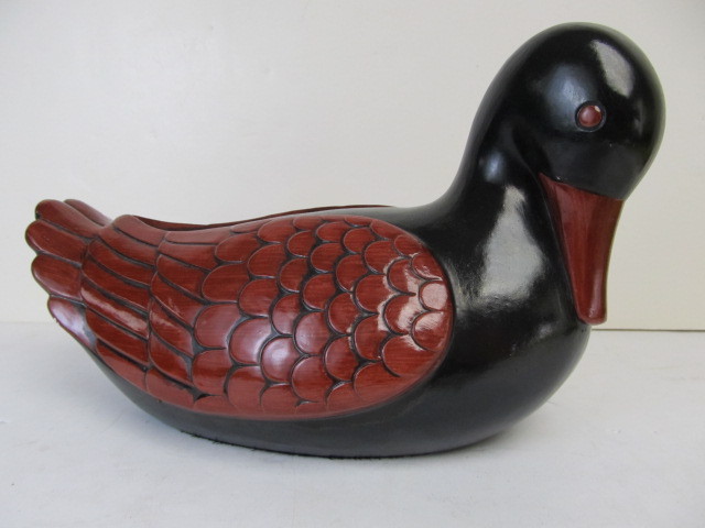 lot 47 image: Vintage FITZ & FLOYD Hand Painted Japanese Ceramic Duck 