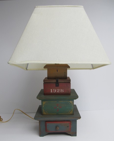 lot 28 image: Vintage Style Wooden Box Table Lamp