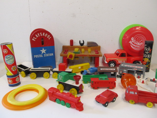 lot 99 image: Large Lot of Vintage Kids Toys