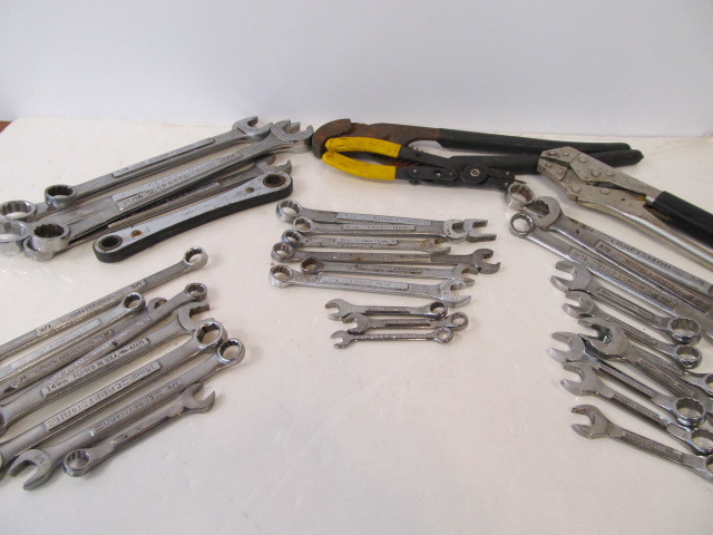 lot 118 image: Large Lot of CRAFTSMAN Combination Wrenches etc