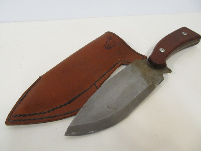 lot 150 image: Large Fixed Blade Knife wLeather Sheath
