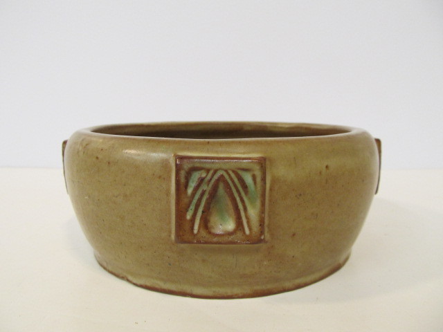 lot 157 image: Antique Arts & Crafts Era PETERS & REED Art Pottery Bowl