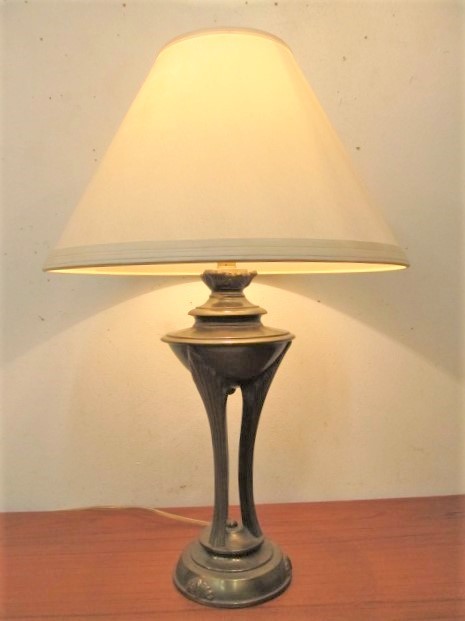lot 160 image: Beautiful Art Deco Trophy Style Solid Brass Lamp