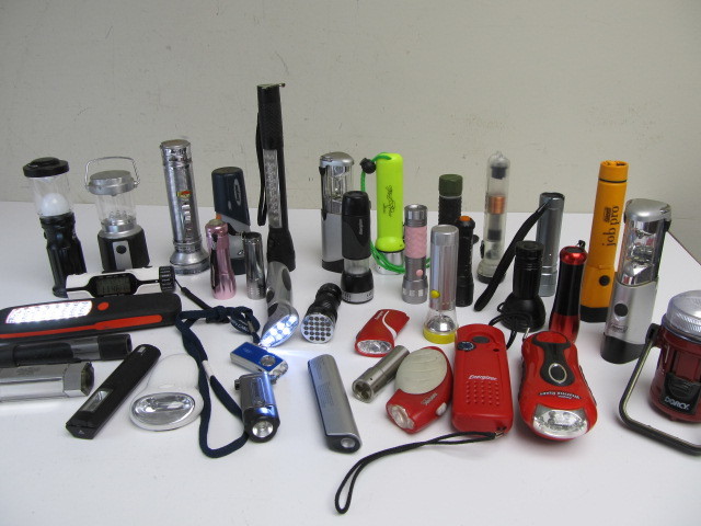 lot 71 image: LARGE Lot of Assorted Flashlights