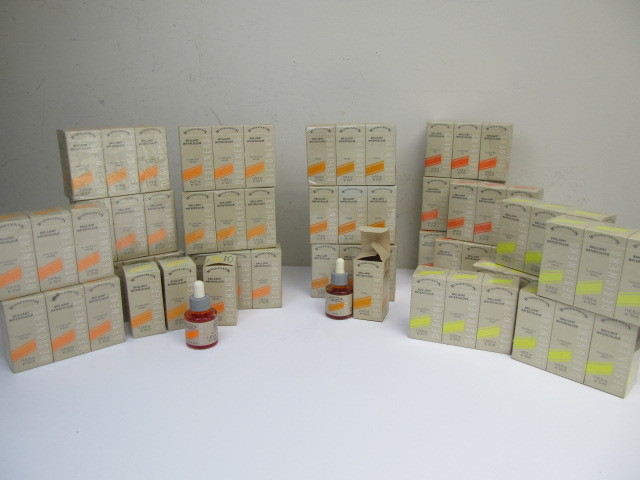 lot 80 image: Large Lot of BRAND NEW Winsor & Newton Brilliant Watercolours