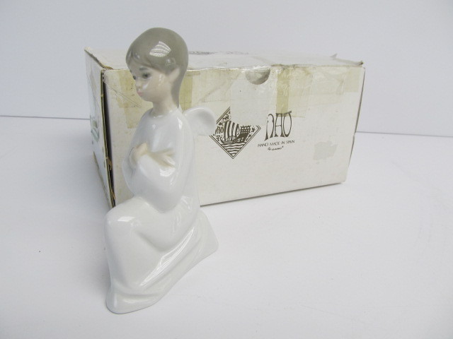 lot 177 image: Mint In Box Nao by LLADRO Porcelain Angel Figurine
