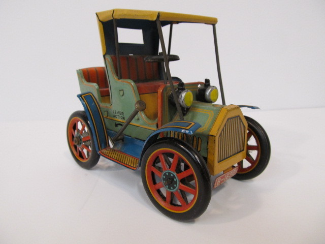 lot 189 image: Nice Vintage 1950s-60s Japan Tin Litho Toy Car